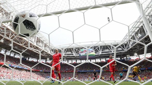 Míč v síti tuniských fotbalistů. Míč v síti tuniských fotbalistů.