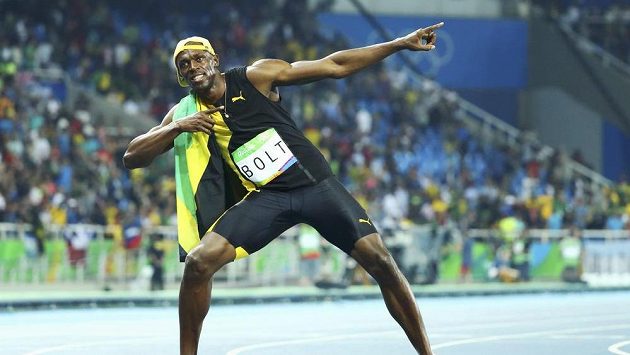 Sprinter Usain Bolt se svou typickou pózou po vítězném závodu. Sprinter Usain Bolt se svou typickou pózou po vítězném závodu.