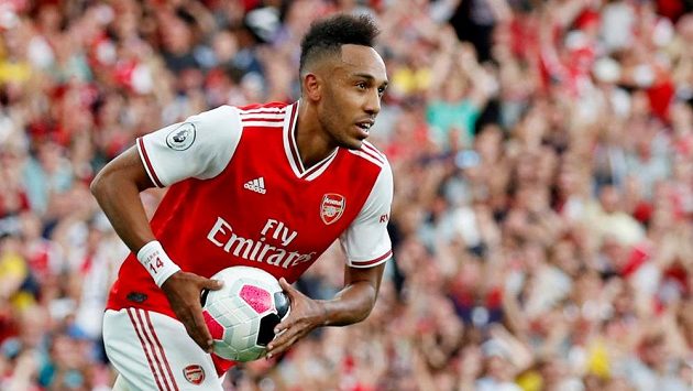 Pierre-Emerick Aubameyang z Arsenalu se raduje z gólu proti Tottenhamu. Pierre-Emerick Aubameyang z Arsenalu se raduje z gólu proti Tottenhamu.