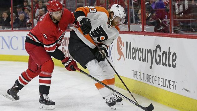 Český útočník Jakub Voráček si v NHL připsal další asistenci, povedlo se mu to v duelu s Carolinou Hurricanes. Český útočník Jakub Voráček si v NHL připsal další asistenci, povedlo se mu to v duelu s Carolinou Hurricanes.