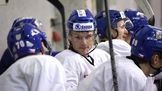 Vladimír Sobotka během tréninku české hokejové reprezentace. Vladimír Sobotka během tréninku české hokejové reprezentace.