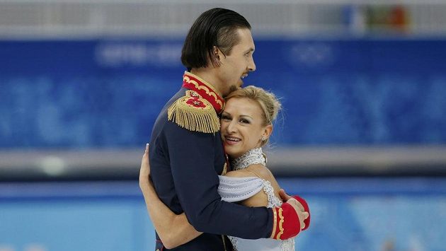 Krasobruslaři Volosožarová a Traňkov po krátkém programu sportovních dvojic. Krasobruslaři Volosožarová a Traňkov po krátkém programu sportovních dvojic.