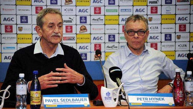 Zleva předseda představenstva Pavel Šedlbauer a ředitel klubu Petr Hynek. Zleva předseda představenstva Pavel Šedlbauer a ředitel klubu Petr Hynek.