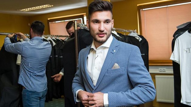 Michal Trávník bude o víkendu místo dresu potřebovat hlavně kvalitní oblek. Žení se... Michal Trávník bude o víkendu místo dresu potřebovat hlavně kvalitní oblek. Žení se...