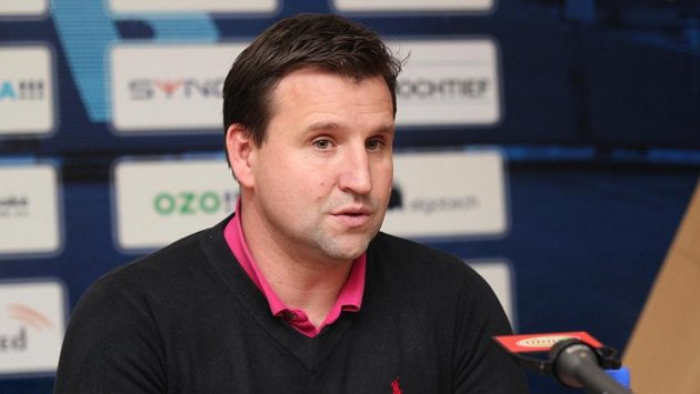 Trenér fotbalistů Baníku Ostrava Petr Frňka. Trenér fotbalistů Baníku Ostrava Petr Frňka.