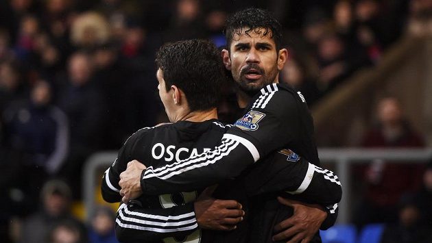 Diego Costa a Oscar v objetí. Na tréninku je ale museli od sebe odtrhávat. Diego Costa a Oscar v objetí. Na tréninku je ale museli od sebe odtrhávat.