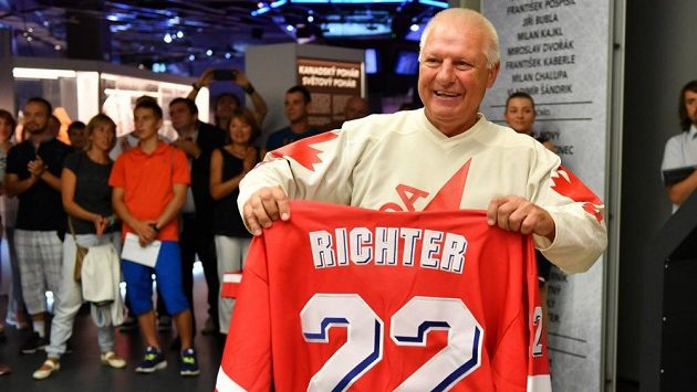 Hokejový mistr světa z roku 1985, útočník Pavel Richter. Hokejový mistr světa z roku 1985, útočník Pavel Richter.
