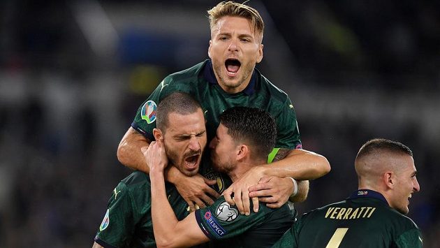 Postupová radost fotbalistů Itálie. Tým si po výhře nad Řeckem zajistil účast na EURO 2020. Postupová radost fotbalistů Itálie. Tým si po výhře nad Řeckem zajistil účast na EURO 2020.