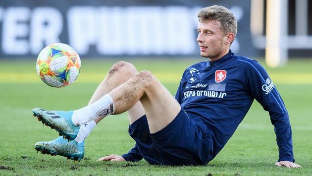 Ladislav Krejčí během tréninku fotbalové reprezentace. Vyrazí už do Rakouska se Spartou...? Ladislav Krejčí během tréninku fotbalové reprezentace. Vyrazí už do Rakouska se Spartou...?