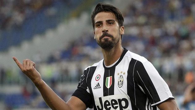 Sami Khedira z Juventusu slaví gól proti Laziu. Sami Khedira z Juventusu slaví gól proti Laziu.