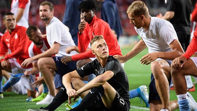 Slávistická děkovačka tentokrát neproběhla před tribunou Sever... Slávistická děkovačka tentokrát neproběhla před tribunou Sever...