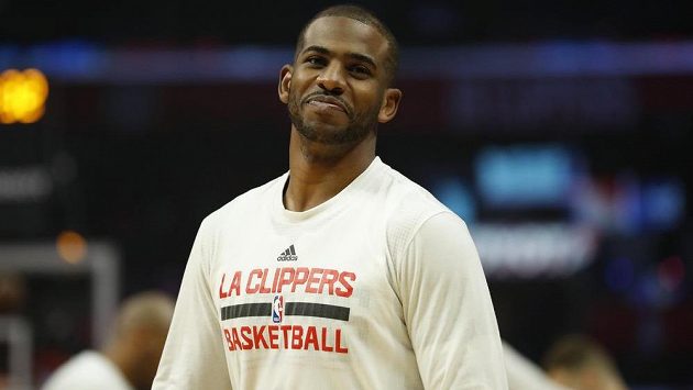 Hvězdný rozehrávač Chris Paul přestoupil v NBA z Los Angeles Clippers k basketbalistům Houstonu Rockets výměnou za sedm hráčů. Hvězdný rozehrávač Chris Paul přestoupil v NBA z Los Angeles Clippers k basketbalistům Houstonu Rockets výměnou za sedm hráčů.