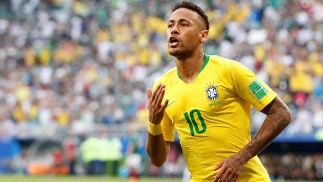 Brazilec Neymar oslavuje branku do sítě Mexika v zápase MS. Brazilec Neymar oslavuje branku do sítě Mexika v zápase MS.