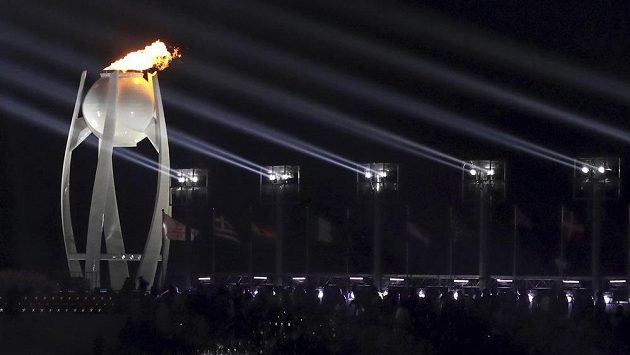 Olympijský oheň je skutečností, hry byly v Jižní Koreji zahájeny. Olympijský oheň je skutečností, hry byly v Jižní Koreji zahájeny.