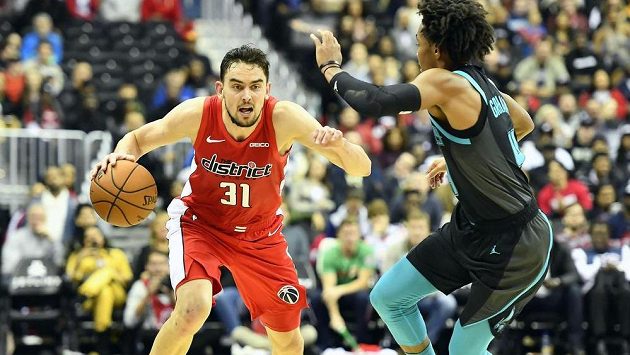 Basketbalista Tomáš Satoranský proti Charlotte předvedl svůj druhý nejlepší výkon v NBA. Basketbalista Tomáš Satoranský proti Charlotte předvedl svůj druhý nejlepší výkon v NBA.
