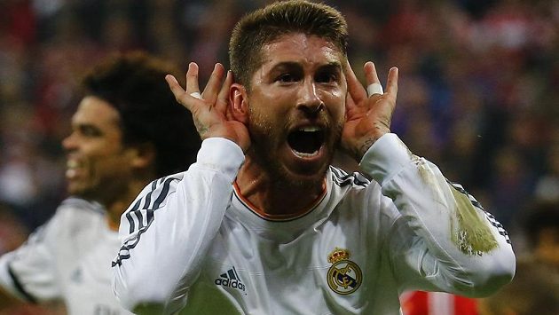 Jásající Sergio Ramos, autor prvních dvou gólů Realu Madrid v odvetě semifinále LM na hřišti Bayernu. Jásající Sergio Ramos, autor prvních dvou gólů Realu Madrid v odvetě semifinále LM na hřišti Bayernu.