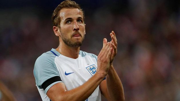 Anglický reprezentant a hvězda Tottenhamu Harry Kane může svému spoluhráči z londýnského klubu závidět, že má svoji ulici. Anglický reprezentant a hvězda Tottenhamu Harry Kane může svému spoluhráči z londýnského klubu závidět, že má svoji ulici.