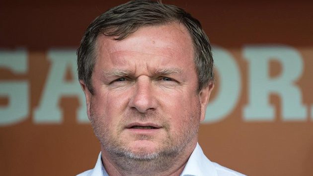 Trenér české fotbalové reprezentace Pavel Vrba naznačil, že sestava pro EURO se už rýsuje. Trenér české fotbalové reprezentace Pavel Vrba naznačil, že sestava pro EURO se už rýsuje.