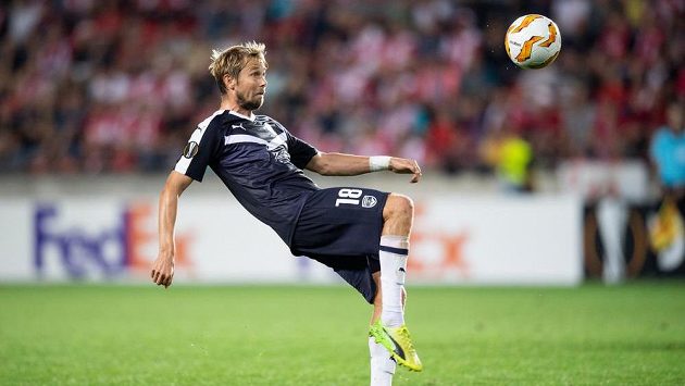 Záložník Bordeaux Jaroslav Plašil během utkání základní skupiny Evropské ligy v Praze. Záložník Bordeaux Jaroslav Plašil během utkání základní skupiny Evropské ligy v Praze.