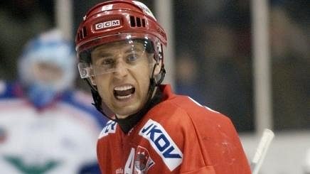 Václav Prospal v dresu Českých Budějovic v roce 2005, kdy klubu při výluce NHL pomáhal v 1. lize k postupu mezi elitu Václav Prospal v dresu Českých Budějovic v roce 2005, kdy klubu při výluce NHL pomáhal v 1. lize k postupu mezi elitu