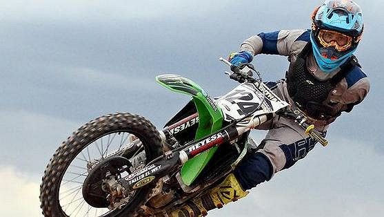 Populární motokrosař Alberto „Wey“ Zapata zemřel po hororovém karambolu. Populární motokrosař Alberto „Wey“ Zapata zemřel po hororovém karambolu.