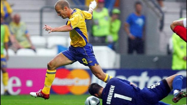 Fredrik Ljungberg v dresu švédské reprezentace v utkání s Dánskem Fredrik Ljungberg v dresu švédské reprezentace v utkání s Dánskem