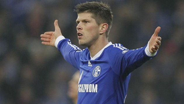 Huntelaar se Schalke upsal na další tři roky. Huntelaar se Schalke upsal na další tři roky.