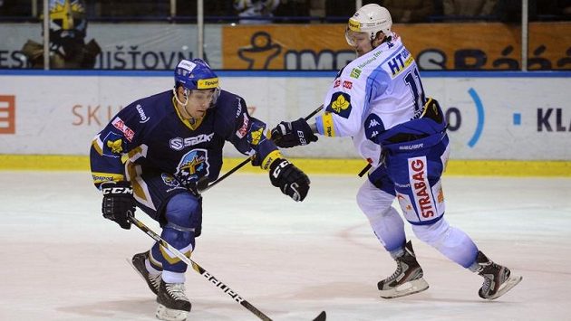 Brněnský útočník Miroslav Holec (vpravo). Brněnský útočník Miroslav Holec (vpravo).