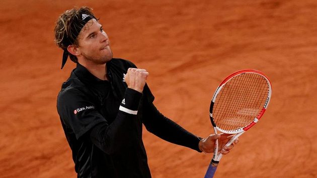 Rakušan Dominic Thiem se raduje po postupu přes Caspera Ruuda. Rakušan Dominic Thiem se raduje po postupu přes Caspera Ruuda.