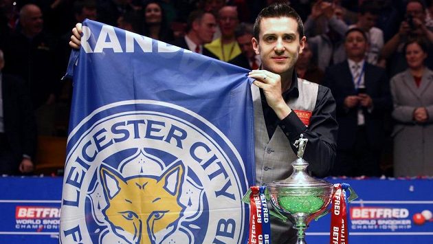 Magická noc Marka Selbyho! Podruhé se stal mistrem světa ve snookeru jen pár minut poté, co jeho milovaný Leicester City získal definitivu fotbalového mistra Anglie... Magická noc Marka Selbyho! Podruhé se stal mistrem světa ve snookeru jen pár minut poté, co jeho milovaný Leicester City získal definitivu fotbalového mistra Anglie...