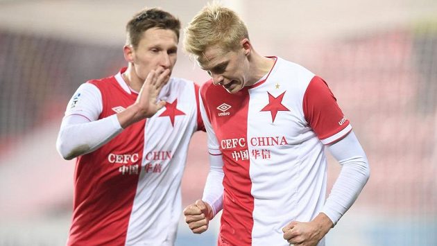 Naštvaný slávista Michal Frydrych (vpravo) poté, co si v utkání s Baníkem dal vlastní gól, utěšuje jej kapitán Milan Škoda. Naštvaný slávista Michal Frydrych (vpravo) poté, co si v utkání s Baníkem dal vlastní gól, utěšuje jej kapitán Milan Škoda.