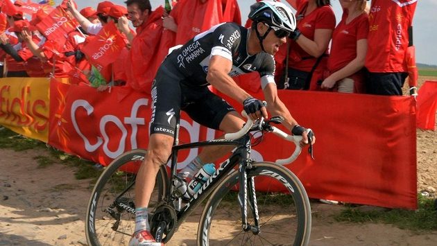 Zdeněk Štybar z týmu Omega Pharma - Quick Step na trati slavné klasiky Paříž-Roubaix. Zdeněk Štybar z týmu Omega Pharma - Quick Step na trati slavné klasiky Paříž-Roubaix.