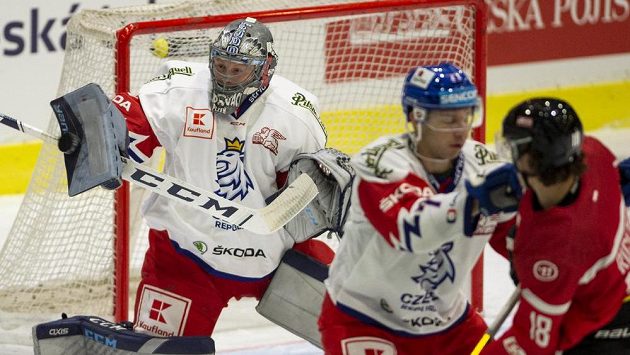 Český brankář Dominik Frodl v akci. Český brankář Dominik Frodl v akci.