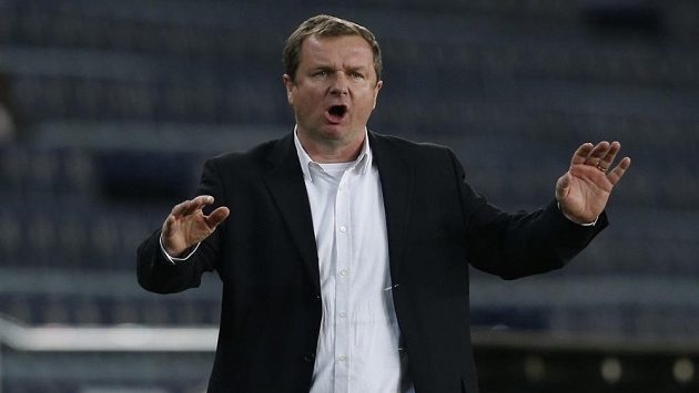 Gestikulující plzeňský kouč Pavel Vrba. Gestikulující plzeňský kouč Pavel Vrba.
