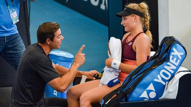 Sascha Bajin bude moci Dajanu Jastremskou koučovat přímo z hlediště. Sascha Bajin bude moci Dajanu Jastremskou koučovat přímo z hlediště.