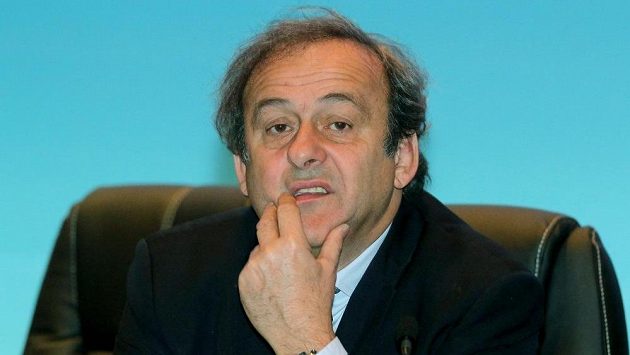 Michel Platini ještě před začátkem volebního kongresu UEFA ve Vídni. Michel Platini ještě před začátkem volebního kongresu UEFA ve Vídni.