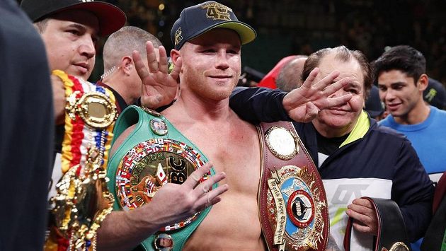 Saúl "Canelo" Álvarez po vítězství nad Sergejem Kovaljovem. Saúl "Canelo" Álvarez po vítězství nad Sergejem Kovaljovem.