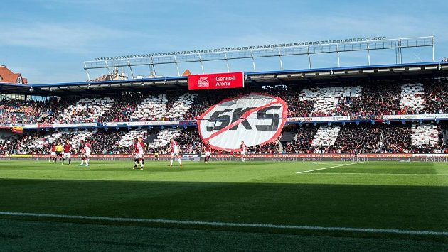 Choreo fanoušků Sparty Praha během podzimního derby se Slavií. Choreo fanoušků Sparty Praha během podzimního derby se Slavií.