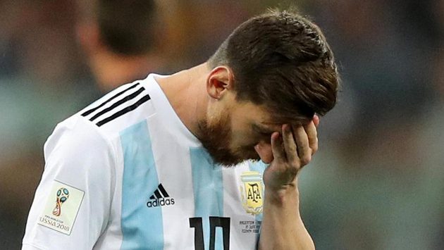 Argentinec Lionel Messi v duelu s Chorvatskem na MS. Argentinec Lionel Messi v duelu s Chorvatskem na MS.