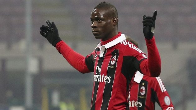 Mario Balotelli opět zářil a zařídil vítězství AC Milán, tentokrát nad Parmou. Mario Balotelli opět zářil a zařídil vítězství AC Milán, tentokrát nad Parmou.