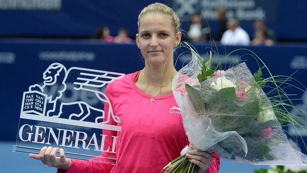 Karolína Plíšková s trofejí pro vítězku tenisového turnaje v Linci. Zahraje si i finále Fed Cupu? Karolína Plíšková s trofejí pro vítězku tenisového turnaje v Linci. Zahraje si i finále Fed Cupu?