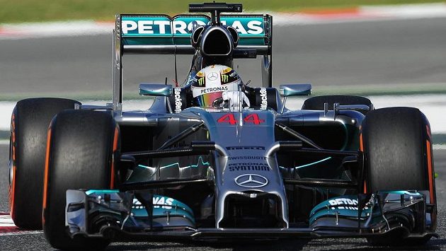 Britský jezdec Lewis Hamilton ze stáje Mercedes ovládl tréninky na Velkou cenu Španělska. Britský jezdec Lewis Hamilton ze stáje Mercedes ovládl tréninky na Velkou cenu Španělska.