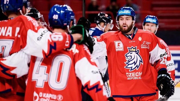 Bratři Zohornové se radují z vítězství nad Finskem ve svém druhém vystoupení na Švédských hrách ve Stockholmu. Bratři Zohornové se radují z vítězství nad Finskem ve svém druhém vystoupení na Švédských hrách ve Stockholmu.