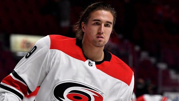 Victor Rask se pořezal a zmešká přípravné období v NHL. Victor Rask se pořezal a zmešká přípravné období v NHL.