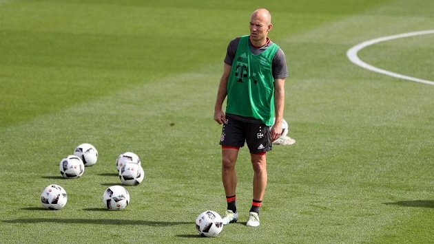 Arjen Robben při tréninkovém kempu Bayernu v Kataru. Arjen Robben při tréninkovém kempu Bayernu v Kataru.