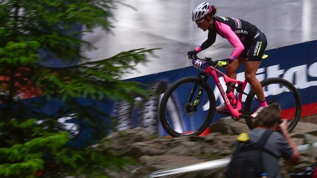 Česká reprezentantka Barbora Průdková na trati. Česká reprezentantka Barbora Průdková na trati.