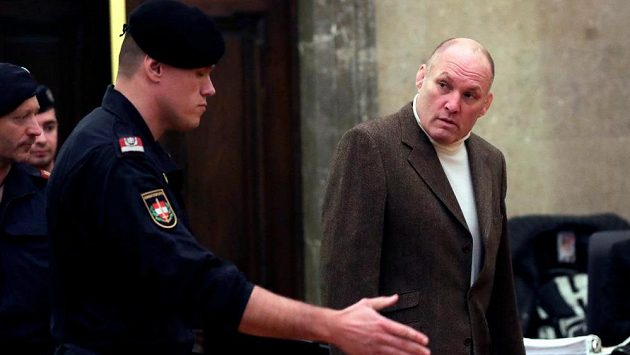 Dvojnásobný olympijský vítěz v judu Rakušan Peter Seisenbacher byl odsouzen k pěti letům odnětí svobody. Dvojnásobný olympijský vítěz v judu Rakušan Peter Seisenbacher byl odsouzen k pěti letům odnětí svobody.
