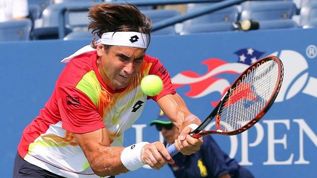 Úsilí Davida Ferrera v souboji s Gillesem Simonem na US Open. Úsilí Davida Ferrera v souboji s Gillesem Simonem na US Open.