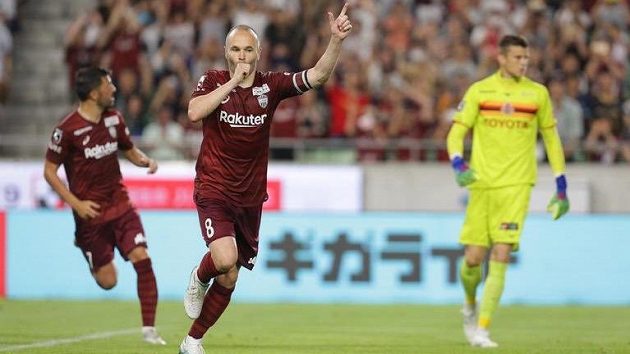 Andrés Iniesta slaví svůj gól. Andrés Iniesta slaví svůj gól.