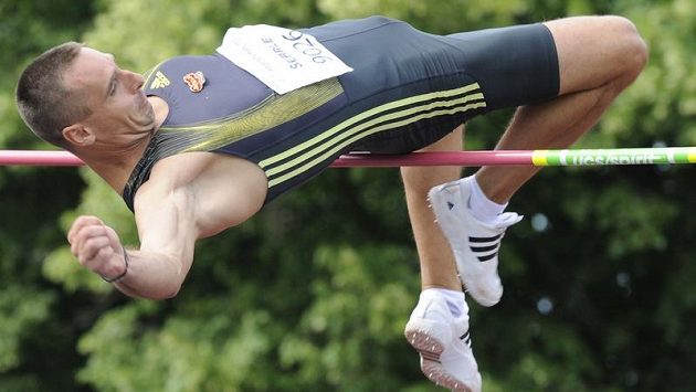 Roman Šebrle při skoku do výšky na atletickém mítinku IAAF ve vícebojích v Kladně Roman Šebrle při skoku do výšky na atletickém mítinku IAAF ve vícebojích v Kladně